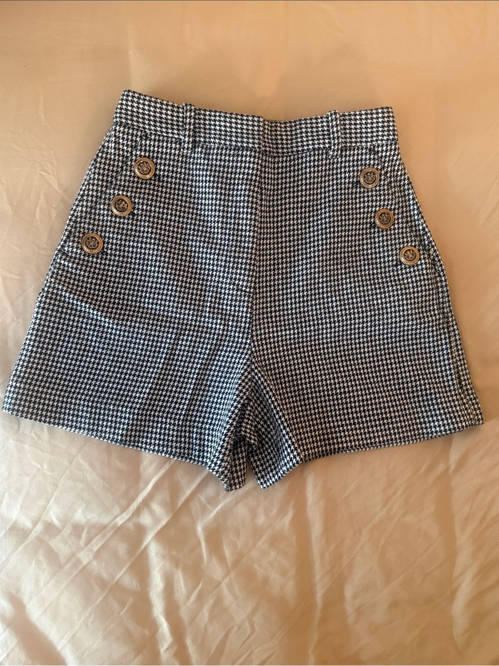 Houndstooth high waisted shorts